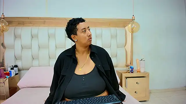 Snapshot of TiffantyAndStacy chatting on 02-15-26, 09:41 TiffantyAndStacy online show from 02-15-26, 09:41