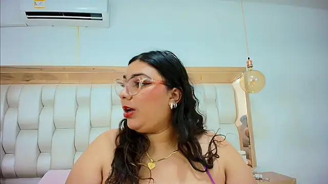 Snapshot of TiffantyAndStacy chatting on 02-14-26, 07:47 TiffantyAndStacy online show from 02-14-26, 07:47