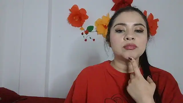 Snapshot of ValerieLove_ chatting on 05-25-26, 04:01 ValerieLove online show from 05-25-26, 04:01