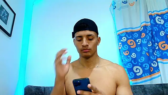 Snapshot of Smith_Fitness chatting on 06-17-26, 03:22 Smith Fitness online show from 06-17-26, 03:22