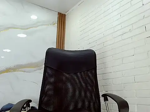 Penelopee Rouse online show from 12-23-25, 02:33