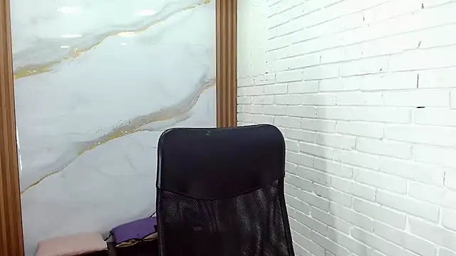 Penelopee Rouse online show from 12-14-25, 07:30