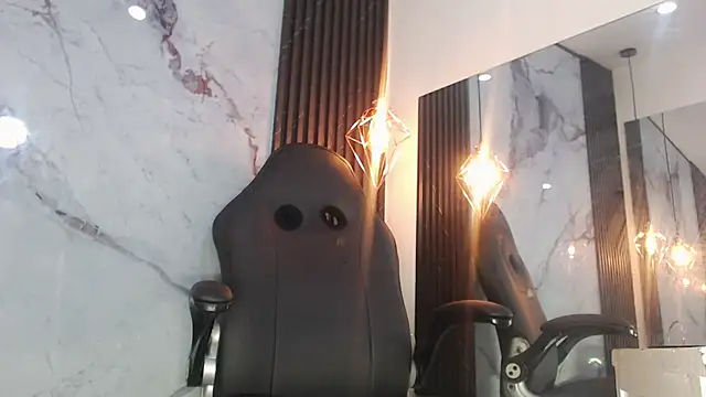 Penelopee Rouse online show from 03-31-26, 07:27