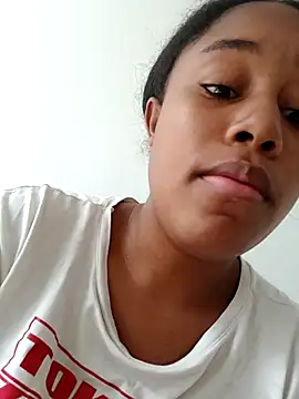 Snapshot of MoniqueMulberry chatting on 09-18-25, 04:10 MoniqueMulberry online show from 09-18-25, 04:10