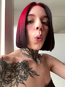 Snapshot of Meganreed_ chatting on 12-22-25, 10:32 Meganreed online show from 12-22-25, 10:32