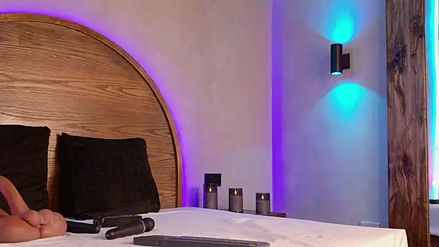 Snapshot of Meganreed_ chatting on 12-18-25, 04:11 Meganreed online show from 12-18-25, 04:11