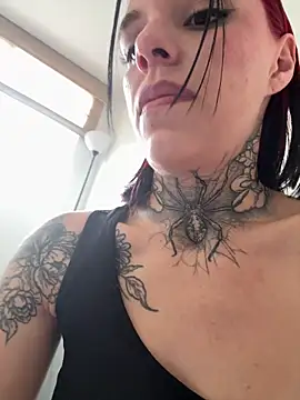 Snapshot of Meganreed_ chatting on 11-20-25, 10:09 Meganreed online show from 11-20-25, 10:09