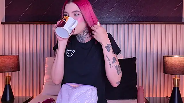 Meganreed  online show from 07-18-26, 09:34