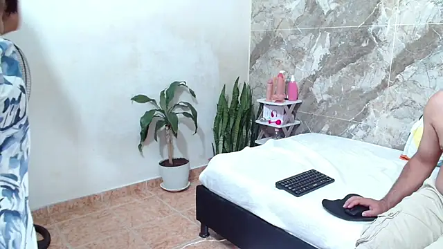 Snapshot of smitdleds1130 chatting on 10-05-25, 08:43 smitdleds1130 online show from 10-05-25, 08:43