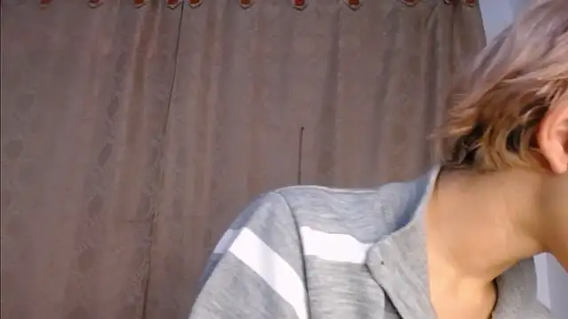 Snapshot of DaraKat18 chatting on 05-19-26, 10:39 DaraKat18 online show from 05-19-26, 10:39