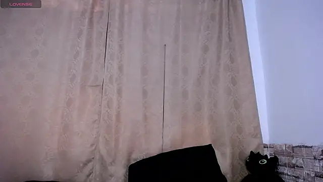 Snapshot of DaraKat18 chatting on 04-22-26, 10:16 DaraKat18 online show from 04-22-26, 10:16