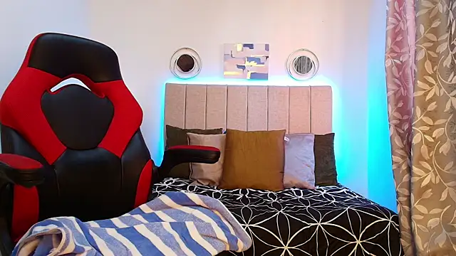 Naomi Redd online show from 09-10-25, 08:08