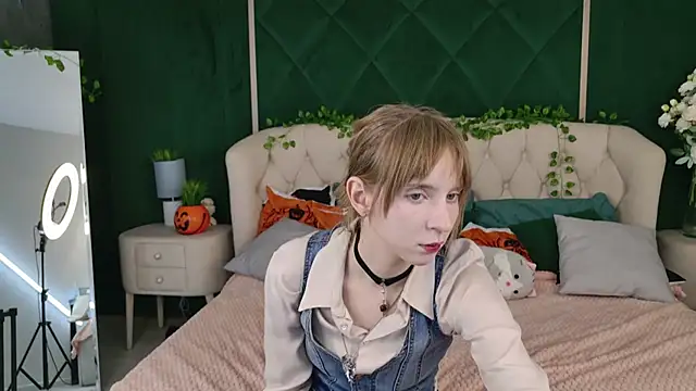 Beverly Gomes online show from 10-31-25, 10:45