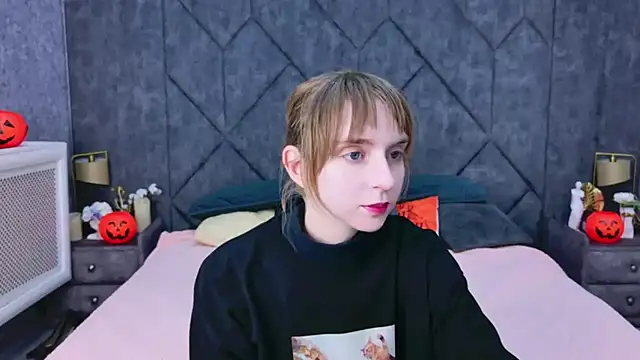 Beverly Gomes online show from 10-26-25, 05:41