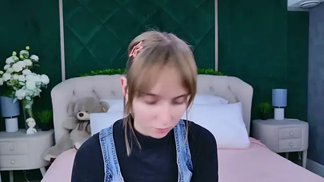 Beverly Gomes online show from 12-16-25, 03:27