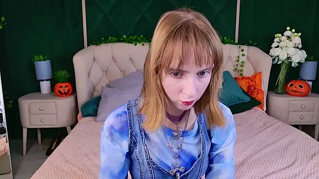 Beverly Gomes online show from 10-24-25, 04:06