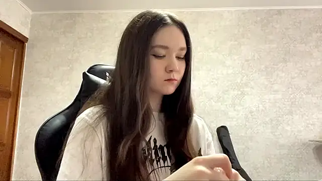 Snapshot of Pikmigirl18 chatting on 09-28-25, 11:50 Pikmigirl18 online show from 09-28-25, 11:50