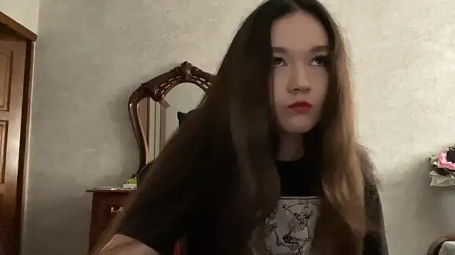 Snapshot of Pikmigirl18 chatting on 09-11-25, 11:43 Pikmigirl18 online show from 09-11-25, 11:43