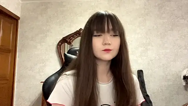 Snapshot of Pikmigirl18 chatting on 10-12-25, 09:32 Pikmigirl18 online show from 10-12-25, 09:32