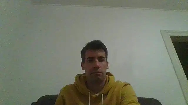 Snapshot of JulioIsHere4you chatting on 10-02-25, 03:32 JulioIsHere4you online show from 10-02-25, 03:32