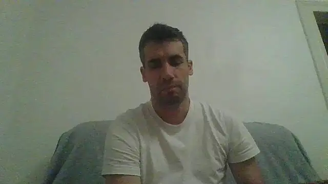 Snapshot of JulioIsHere4you chatting on 10-25-25, 02:22 JulioIsHere4you online show from 10-25-25, 02:22