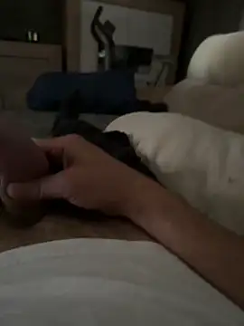 Snapshot of ruberofre chatting on 09-30-25, 02:01 ruberofre online show from 09-30-25, 02:01