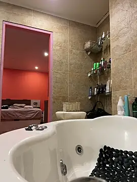 Snapshot of ruberofre chatting on 09-12-25, 05:45 ruberofre online show from 09-12-25, 05:45