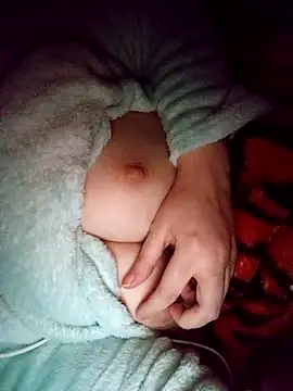 Snapshot of CHahed-5 chatting on 12-15-25, 10:59 CHahed-5 online show from 12-15-25, 10:59