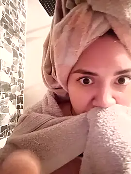 Snapshot of PinkDenial chatting on 10-18-25, 03:30 PinkDenial online show from 10-18-25, 03:30