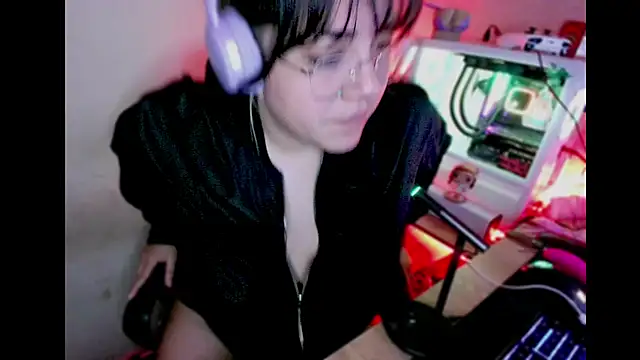 Snapshot of PinkDenial chatting on 09-14-25, 04:18 PinkDenial online show from 09-14-25, 04:18