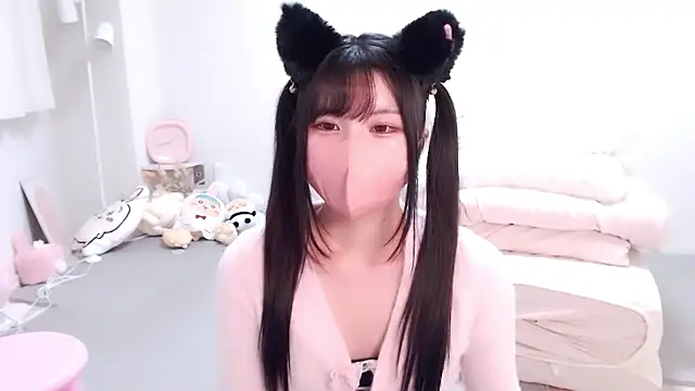 Snapshot of moka-neko chatting on 09-30-25, 12:00 moka-neko online show from 09-30-25, 12:00