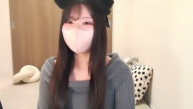 Snapshot of moka-neko chatting on 10-21-25, 01:10 moka-neko online show from 10-21-25, 01:10