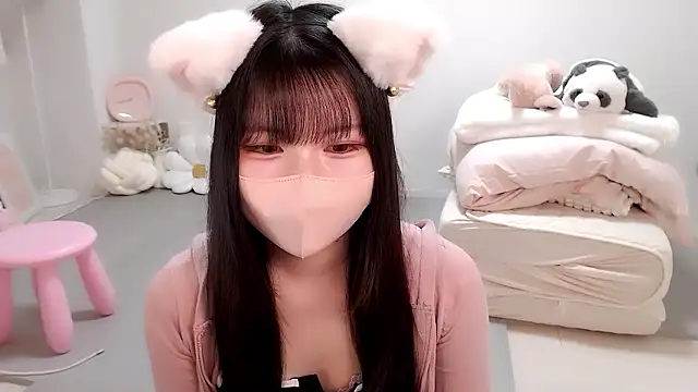 Snapshot of moka-neko chatting on 09-23-25, 12:12 moka-neko online show from 09-23-25, 12:12