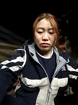 Snapshot of siki-00 chatting on 12-19-25, 01:09 siki-00 online show from 12-19-25, 01:09