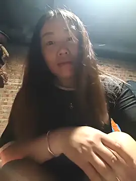 Snapshot of siki-00 chatting on 12-04-25, 11:37 siki-00 online show from 12-04-25, 11:37