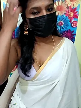 Snapshot of Divya_Spandhana_90 chatting on 10-15-25, 05:32 Divya Spandhana 90 online show from 10-15-25, 05:32