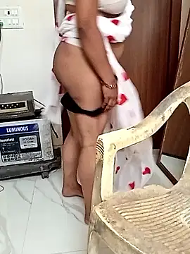 Snapshot of your_favourite_bhabhi chatting on 09-15-25, 05:19 your favourite bhabhi online show from 09-15-25, 05:19