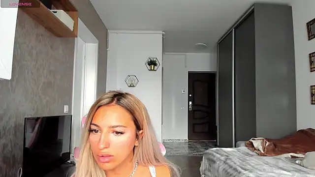 Snapshot of Anya_Belle chatting on 09-25-25, 05:02 Anya Belle online show from 09-25-25, 05:02