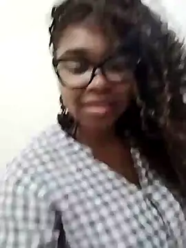 Snapshot of Ella_lima chatting on 05-14-26, 11:07 Ella lima online show from 05-14-26, 11:07