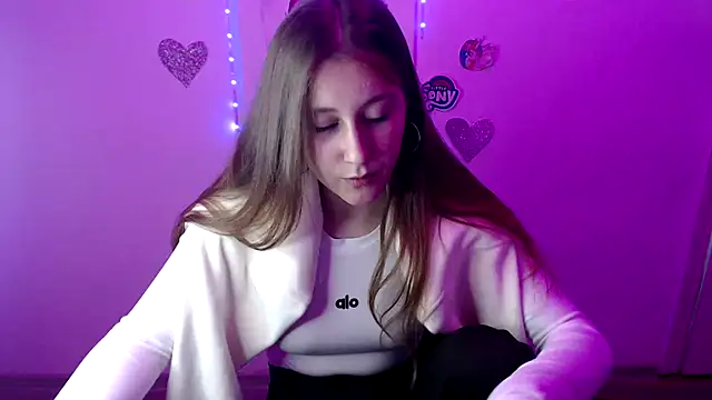 Snapshot of Milka_kamila chatting on 09-23-25, 11:17 Milka kamila online show from 09-23-25, 11:17