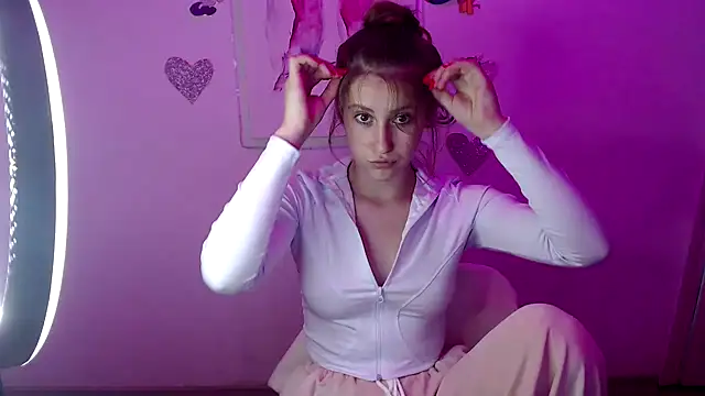 Snapshot of Milka_kamila chatting on 09-17-25, 12:40 Milka kamila online show from 09-17-25, 12:40