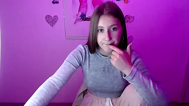 Snapshot of Milka_kamila chatting on 09-28-25, 12:12 Milka kamila online show from 09-28-25, 12:12