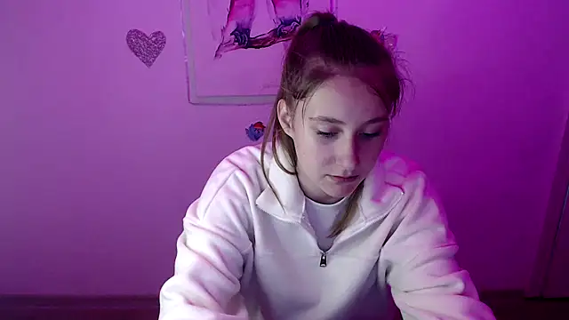 Snapshot of Milka_kamila chatting on 09-19-25, 02:32 Milka kamila online show from 09-19-25, 02:32