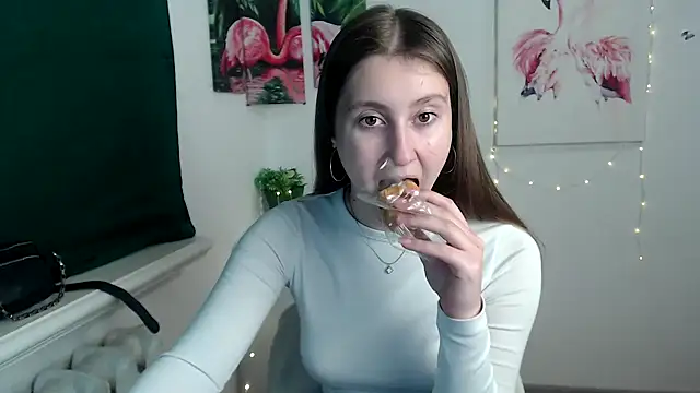 Snapshot of Milka_kamila chatting on 10-15-25, 12:46 Milka kamila online show from 10-15-25, 12:46