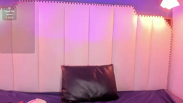 SophiaBloss online show from 01-16-26, 03:43