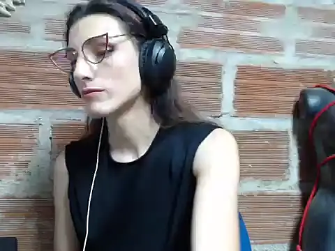 Moira-Hot online show from 06-20-26, 04:39