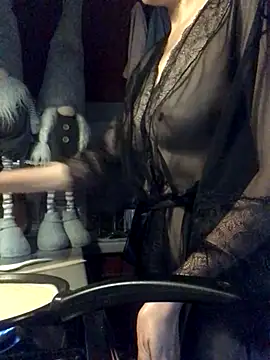 Snapshot of Karolina777Star chatting on 10-17-25, 12:51 Karolina777Star online show from 10-17-25, 12:51