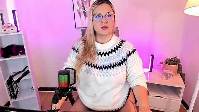 hollie joliie online show from 03-11-26, 12:21