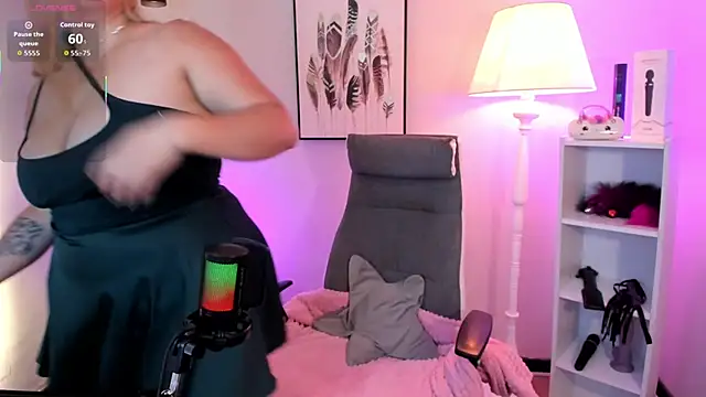 hollie joliie online show from 03-28-26, 12:06