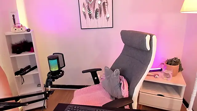 hollie joliie online show from 03-08-26, 02:31